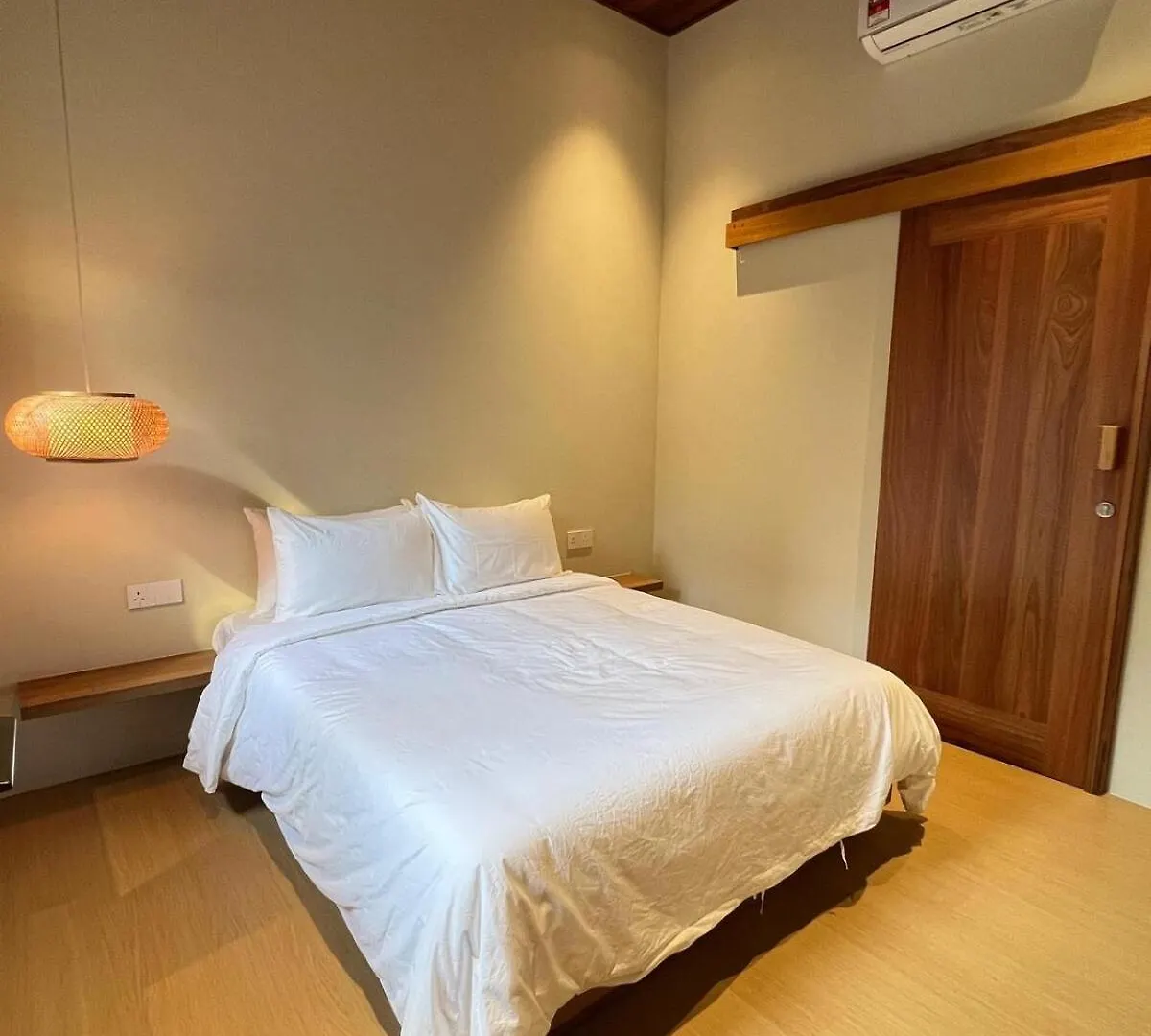 Shinju Villa With Jacuzzi Pool Jelutong 0*,  Malásia